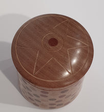 Load image into Gallery viewer, Maple box with inlays