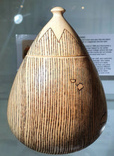 Load image into Gallery viewer, Sycamore pot lined