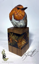 Load image into Gallery viewer, Robin on seasonal base
