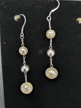Load image into Gallery viewer, Stainless Steel earring with Fresh Water pearls
